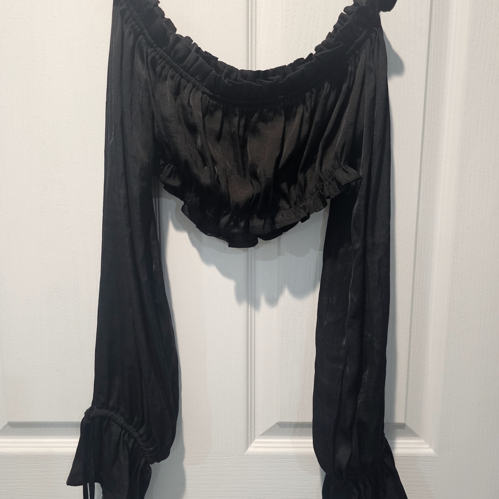 Black Off-Shoulder Cropped Long-sleeve Ruffle Top